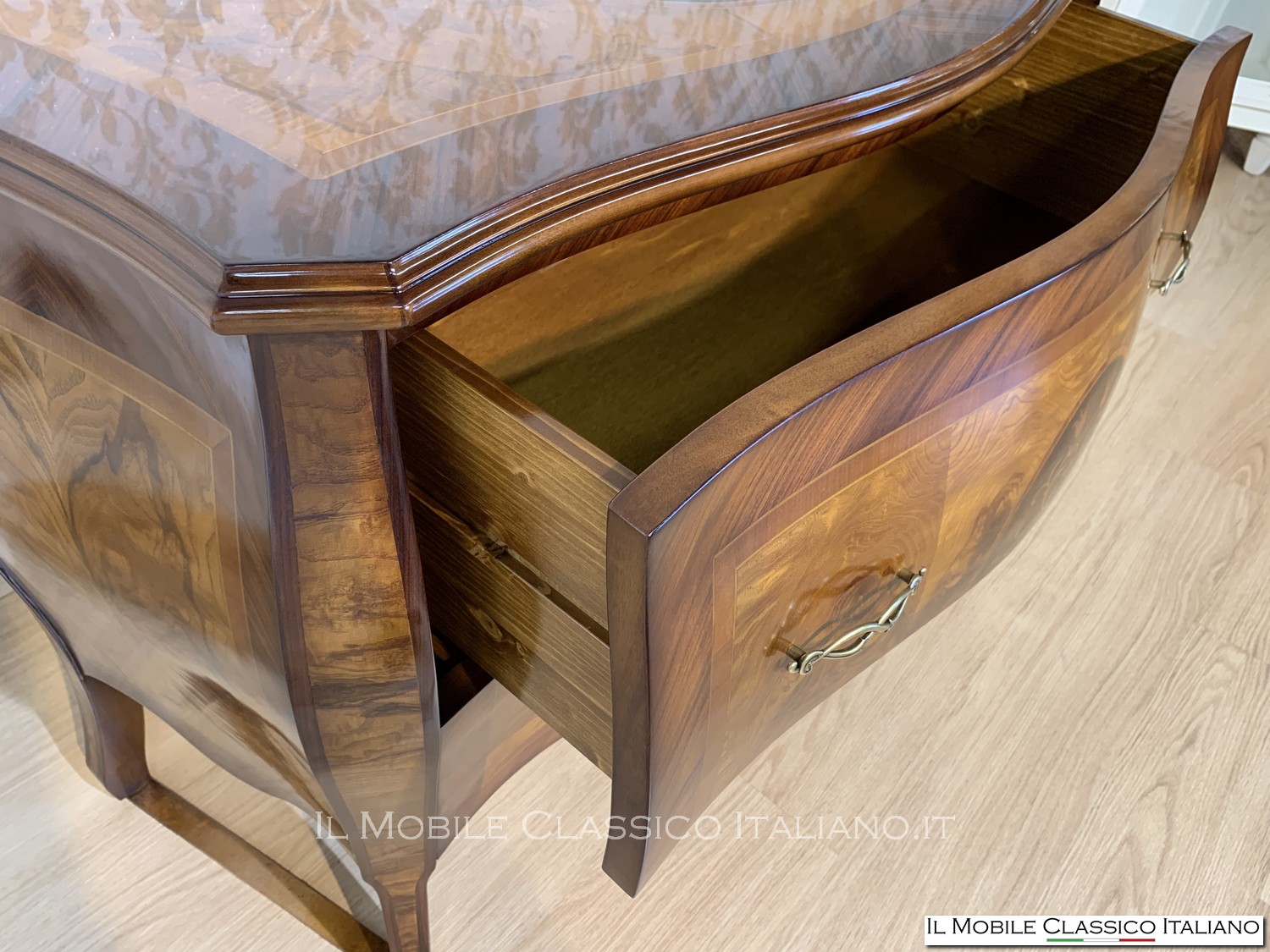 cassettone bombato intarsiato